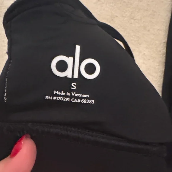 ALO Yoga Women's Black Track Pants & Crop Top Set - Picture 3 of 4